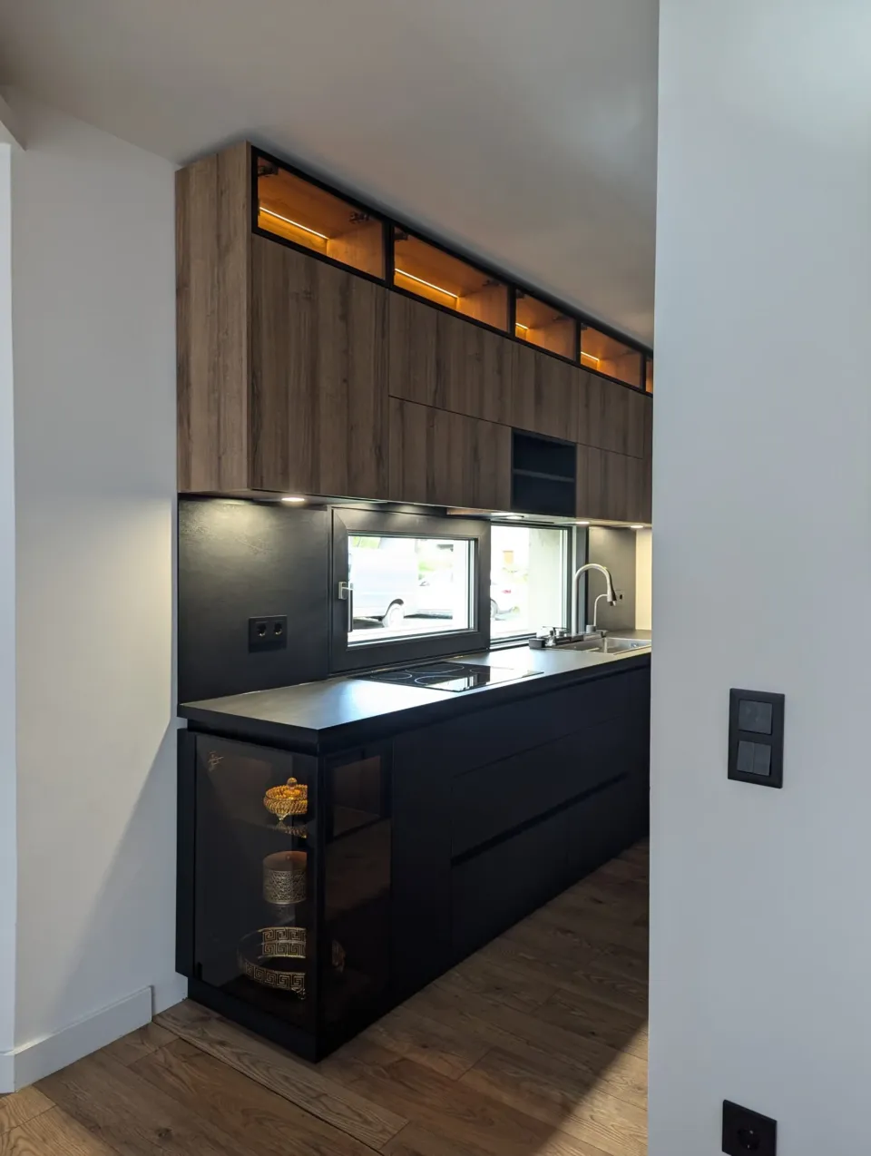 Black — slika 6