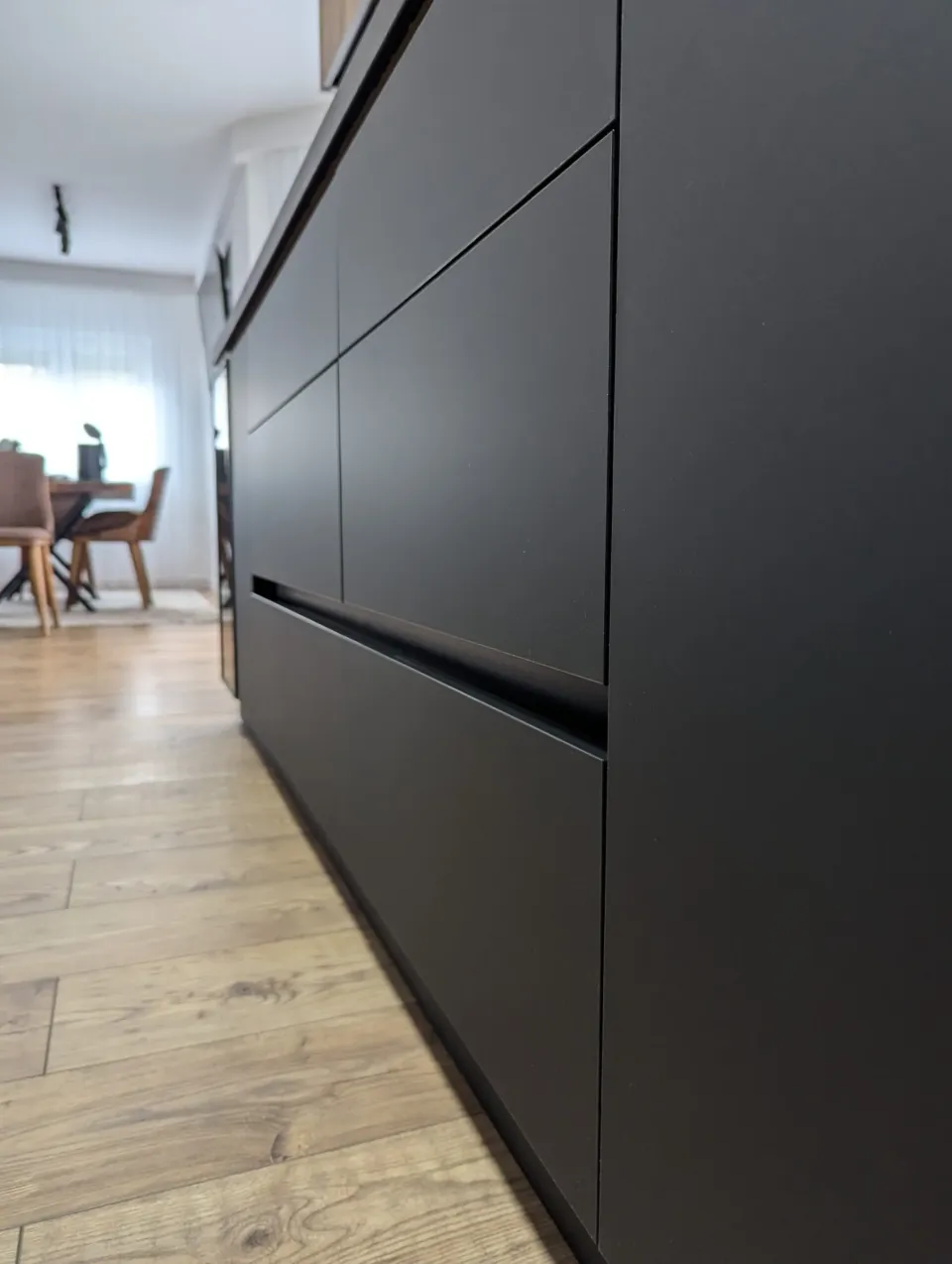 Black — slika 9