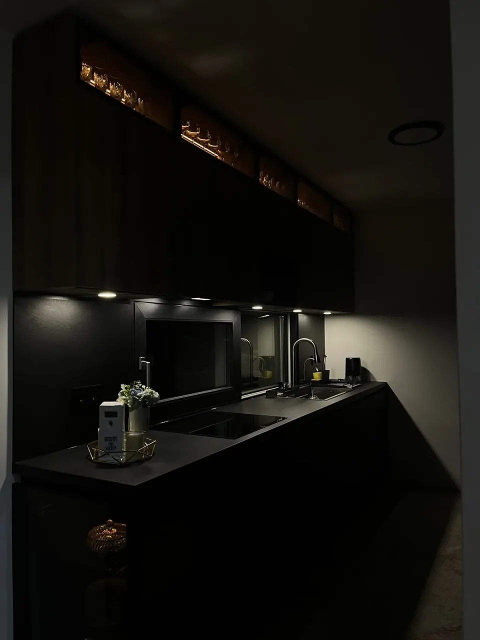 Black — slika 10